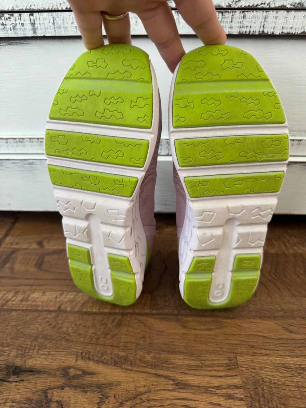 On Cloud Cloudleap Lightweight Tennis Shoes Athletic Mauve Kiwi Girls Size 2 - Picture 7 of 7